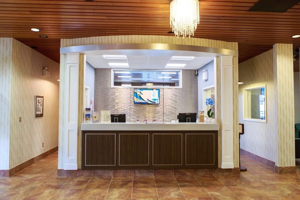 Quality Inn & Suites Downtown 3