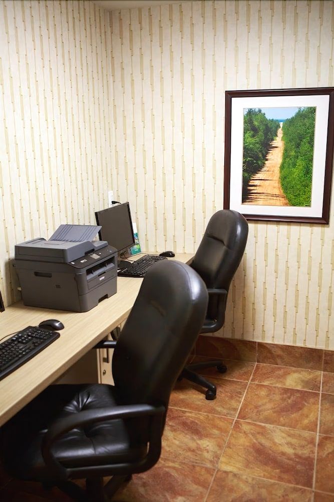 Quality Inn & Suites Downtown 2