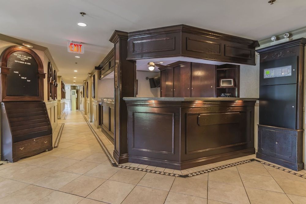 Inn on the Lake, Ascend Hotel Collection 3