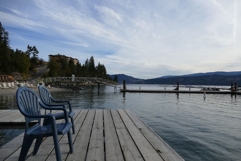 Cozystay Signature: Lake Okanagan Resort