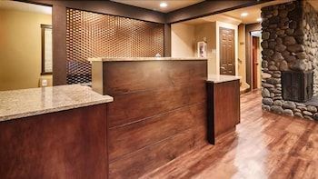 Ramada by Wyndham Campbell River 3