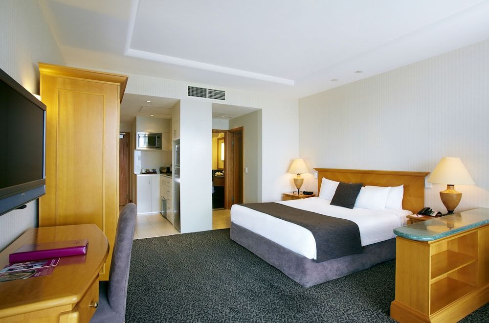 Crowne Plaza Surfers Paradise 2