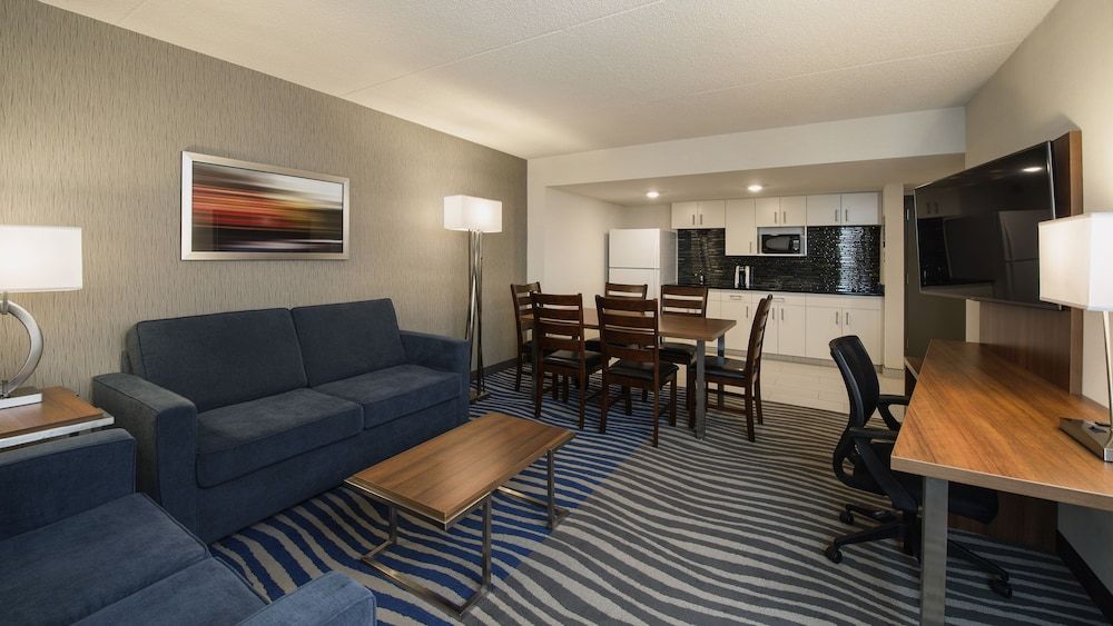 Holiday Inn Winnipeg-Airport West 3