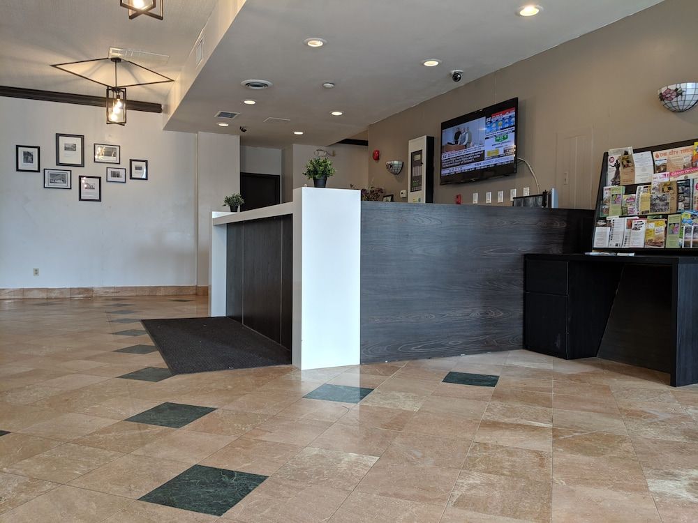 Royal Inn and Suites 3