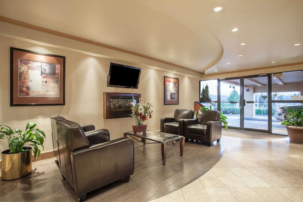 Ramada by Wyndham Coquitlam 2