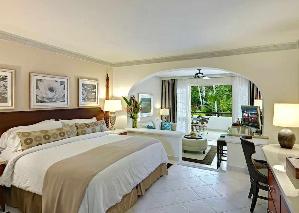 Colony Club by Elegant Hotels 3