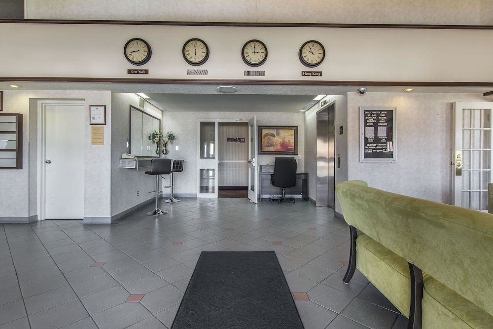 Quality Suites Laval 3