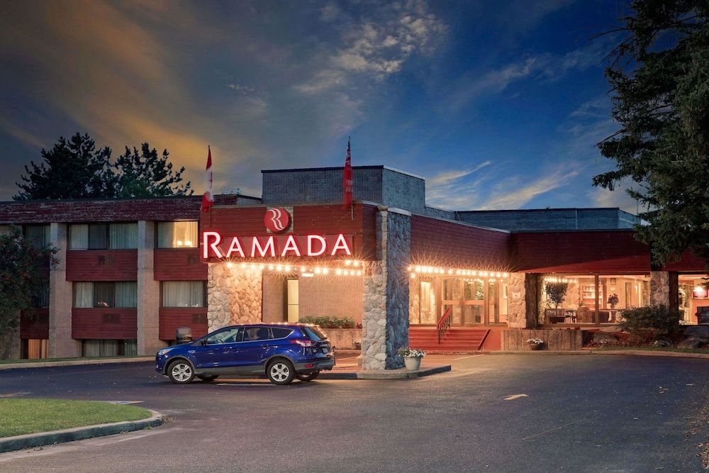 Ramada by Wyndham Pinewood Park Resort North Bay 1