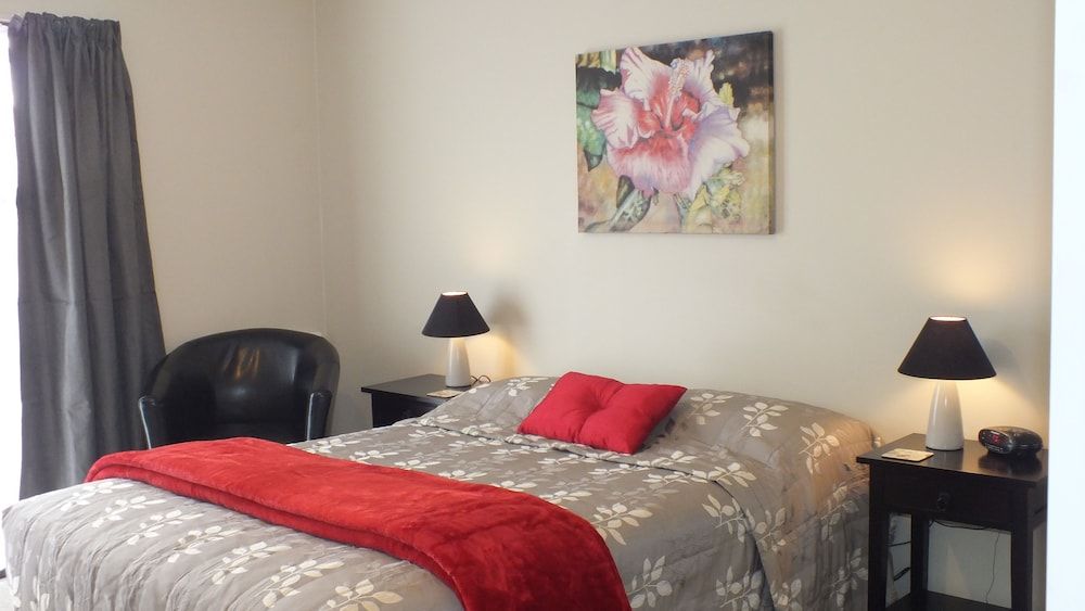 Econo Lodge Canterbury Court 3