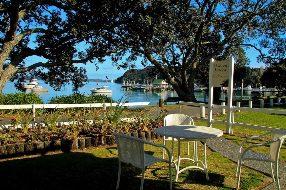 Hananui Lodge and Apartments