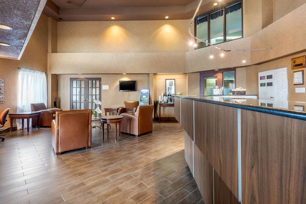 Quality Suites Whitby 2