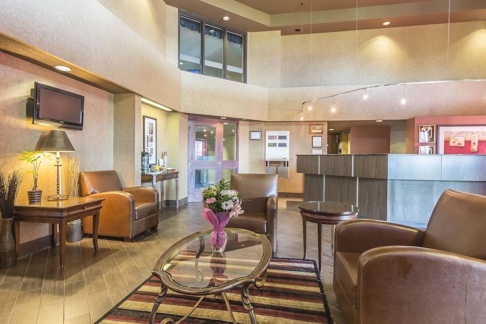 Quality Suites Whitby 3