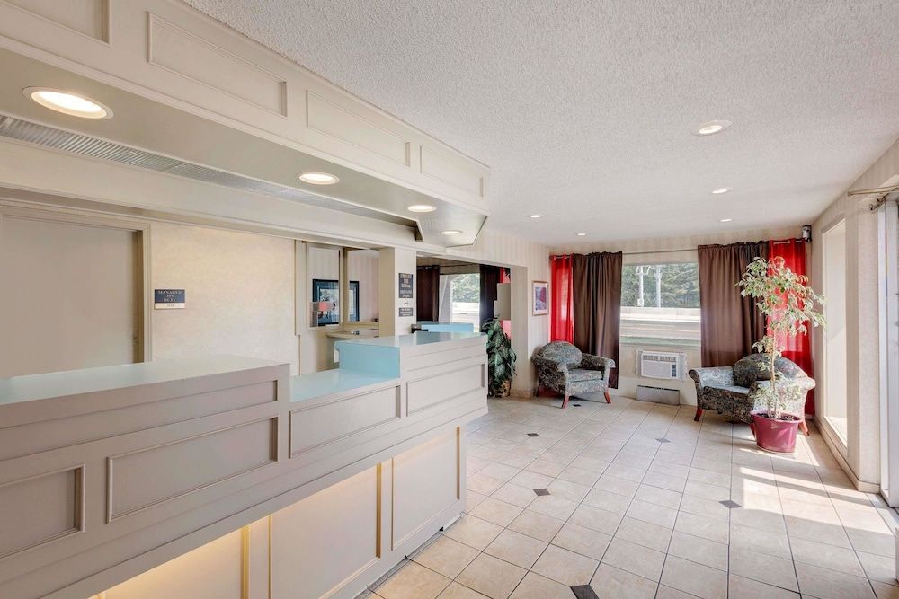 Ramada Limited Calgary Northwest 3