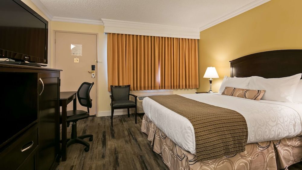 Best Western Plus Burnaby Hotel 3