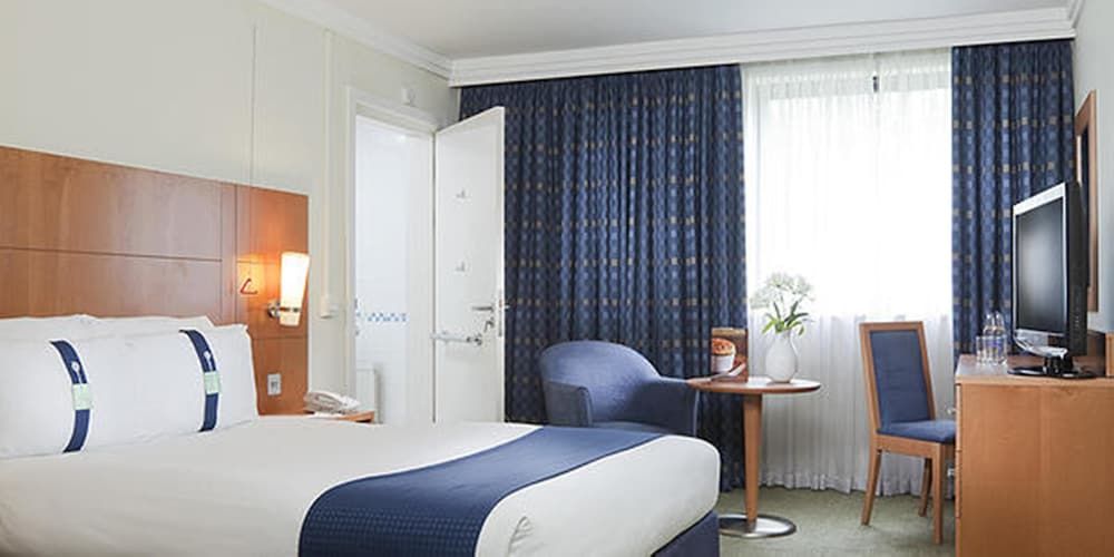 Holiday Inn London-Gatwick Airport 2