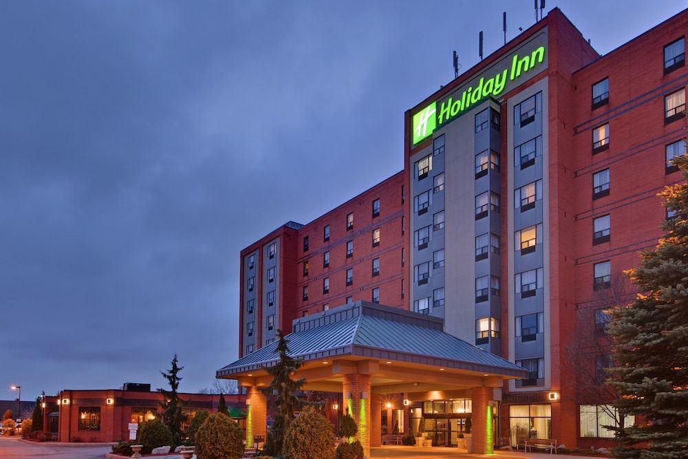 Holiday Inn & Suites Windsor Ambassador Bridge 1