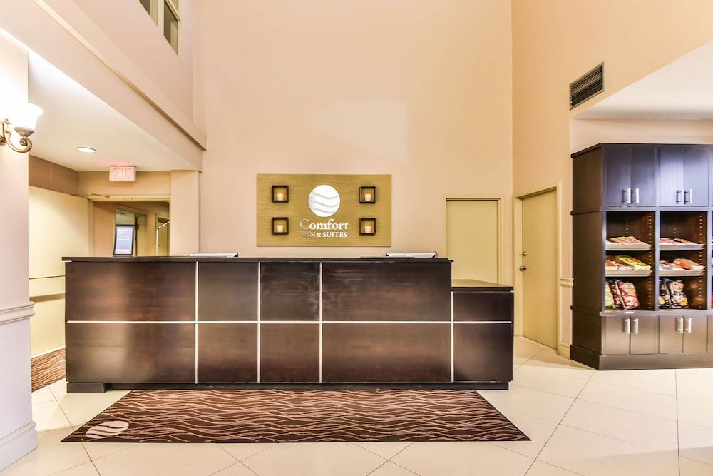 Comfort Inn & Suites Ambassador Bridge 2