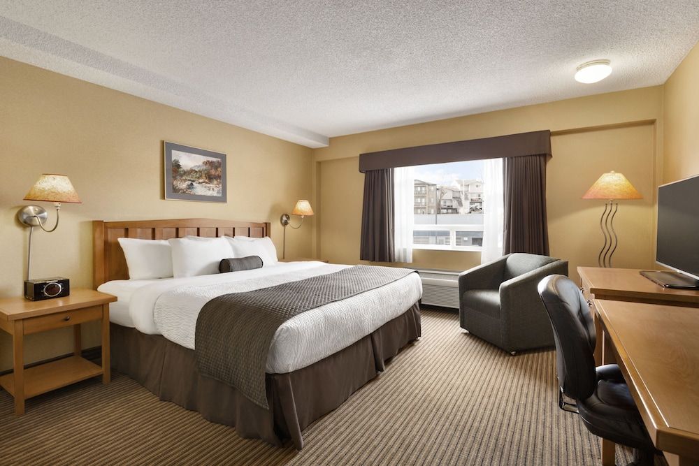 Days Inn by Wyndham Calgary South 3