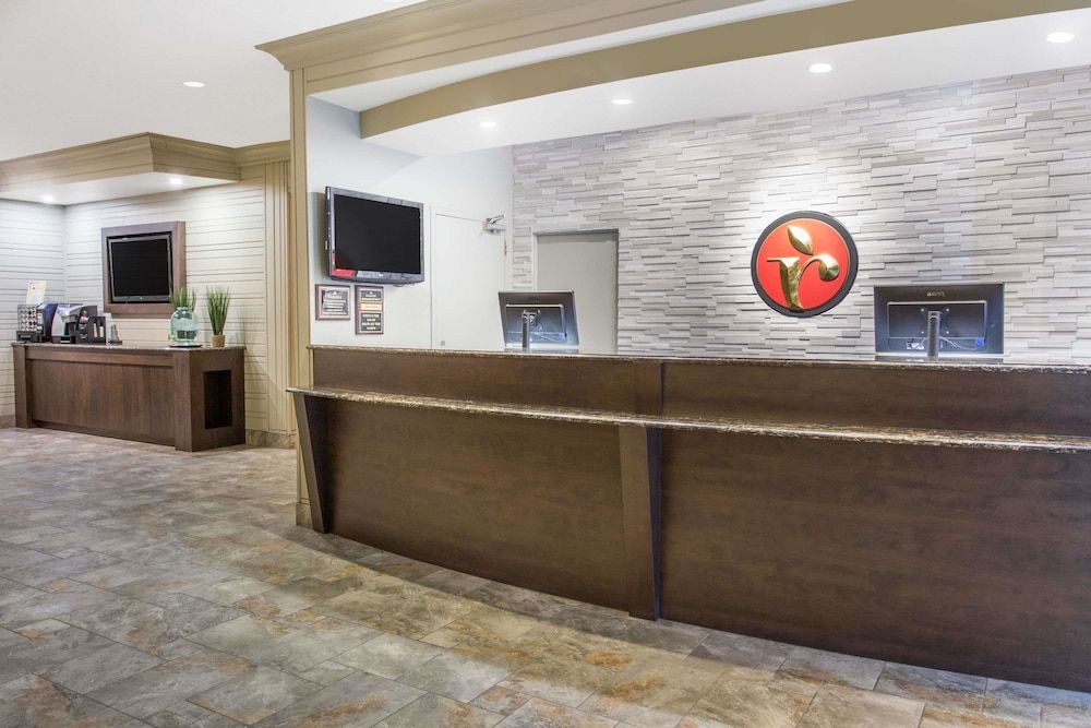 Ramada by Wyndham Cornwall 2