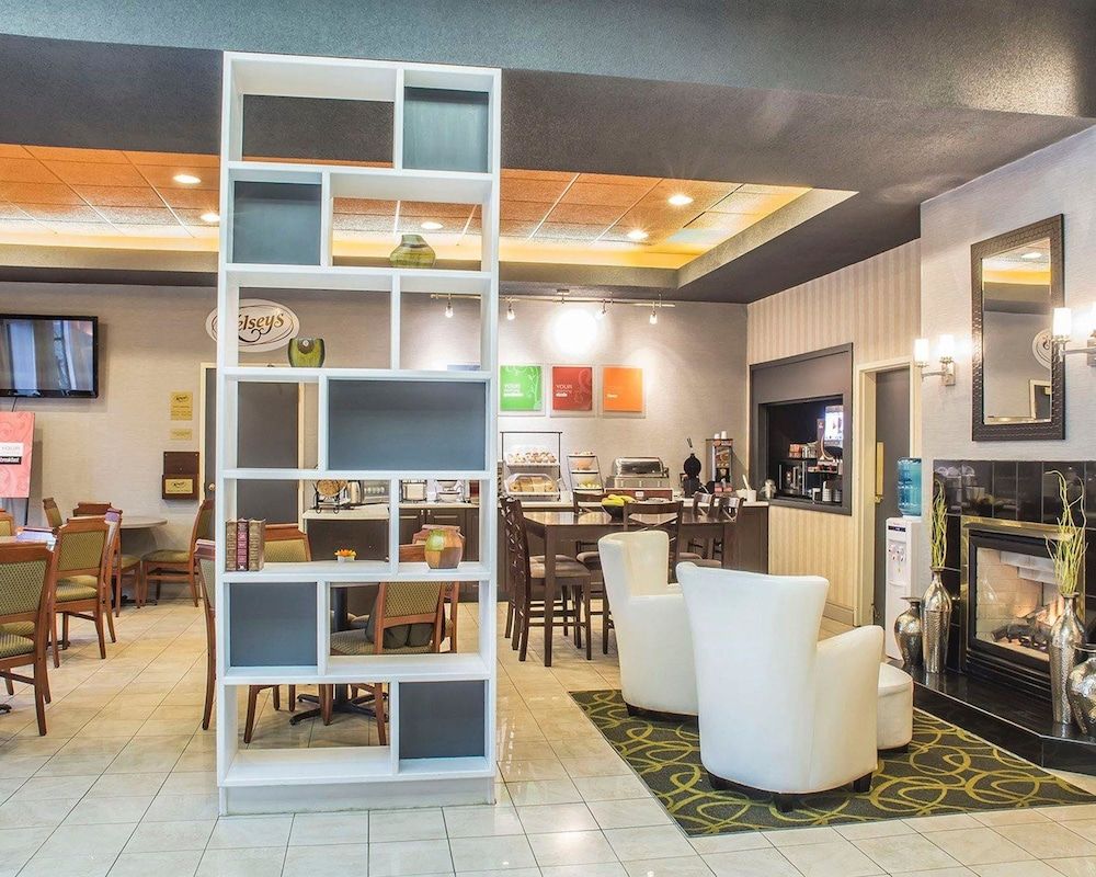 Comfort Hotel & Suites 3