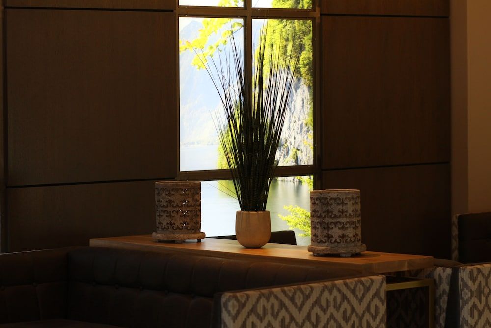 Riverside Lodge Hotel 2