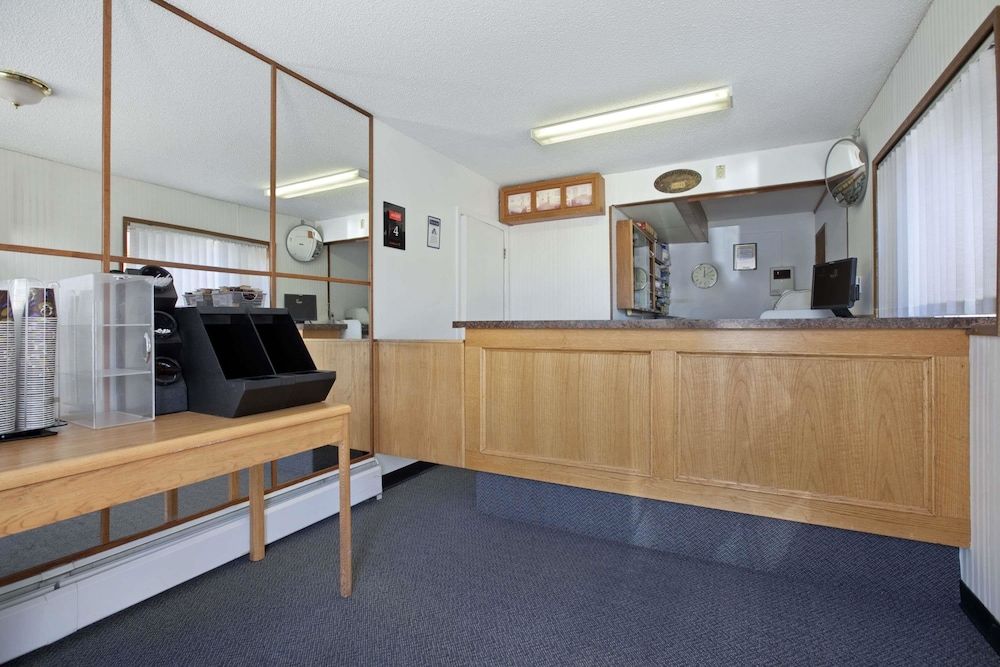 Travelodge by Wyndham Moose Jaw 2