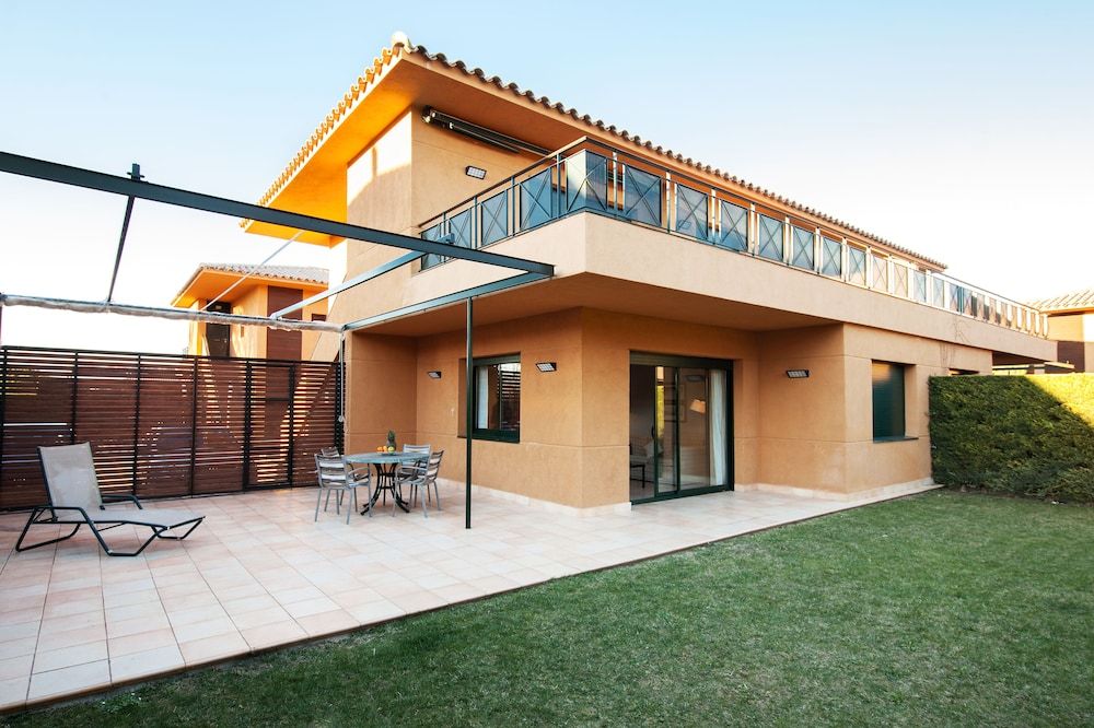 Torremirona Aparthotel Vila Birdie 1