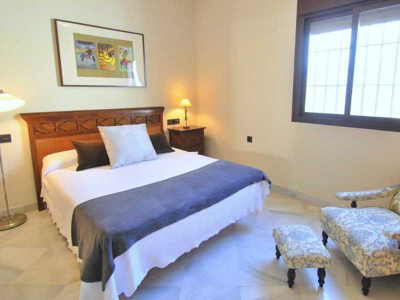 Living Sevilla Apartments 3