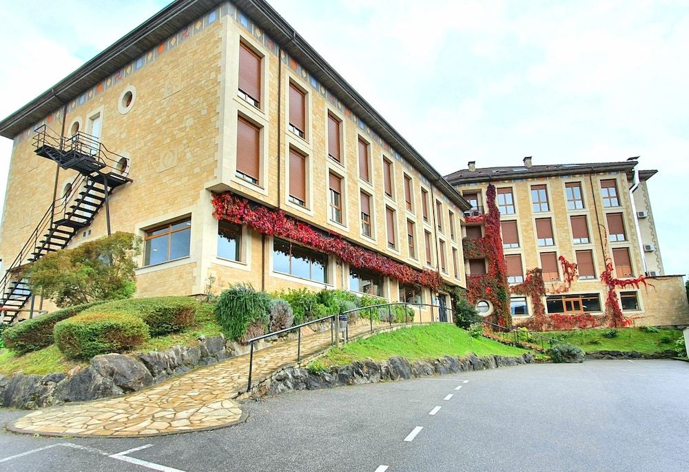 Hotel Acebos Arriondas 1
