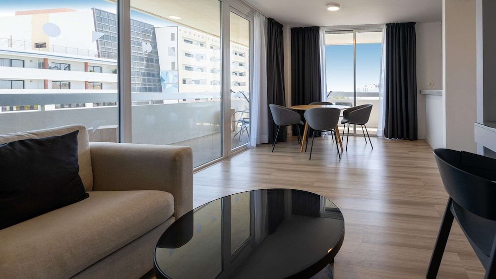 Coral Suites & Spa 3