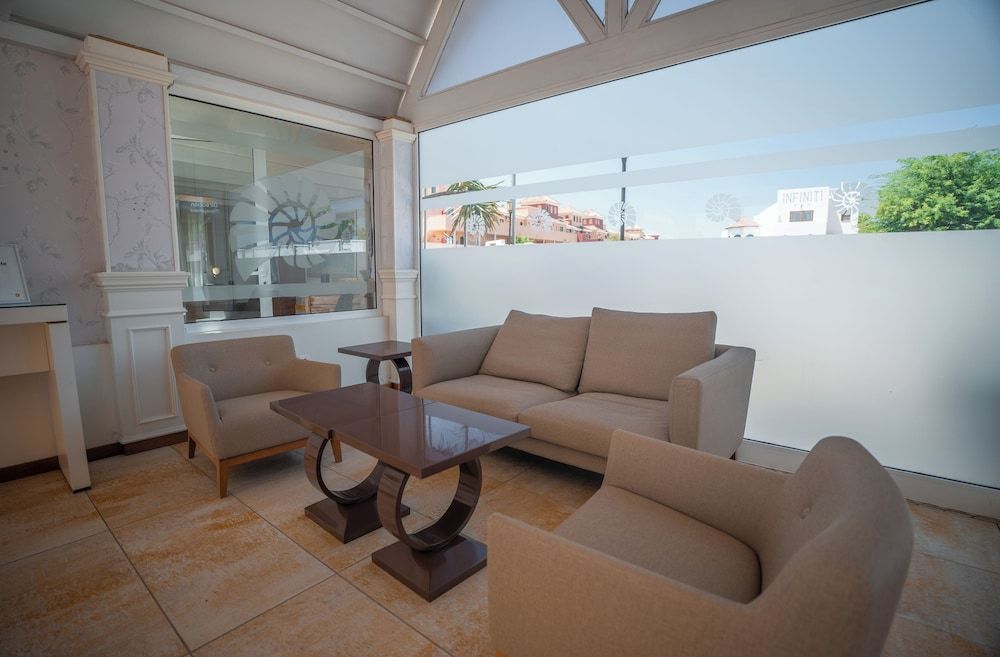 Arena Suite Hotel - Adults Only 3