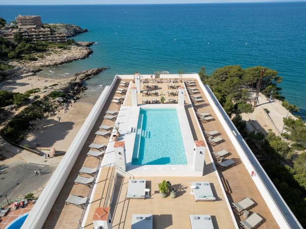 🍁🏖️¡ESCAPADA DE OTOÑO CON MEDIA PENSIÓN A SALOU!🌊🥐 Desde 2 noches: Hotel 4★ en 1ª línea con opción de entradas a Portaventura | Salou
