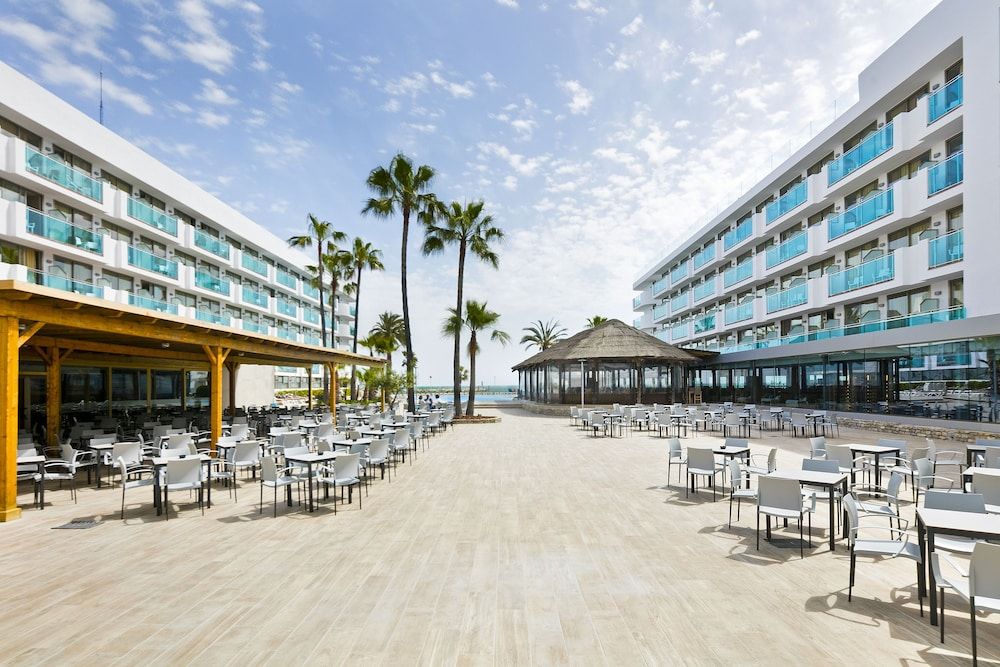 🪸¡COSTA DORADA: 4★ EN PRIMERA LINEA DE PLAYA! 🏖️ Desde 3 noches: Hotel ideal para unas vacaciones en familia | Cambrils 