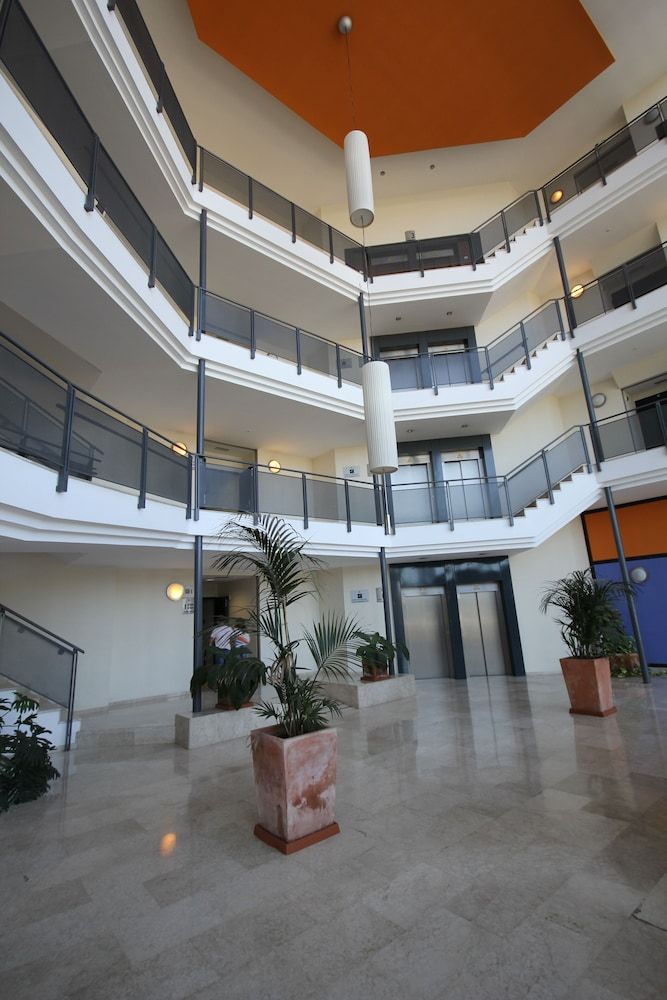 Apartamentos Vértice Sevilla Aljarafe 2