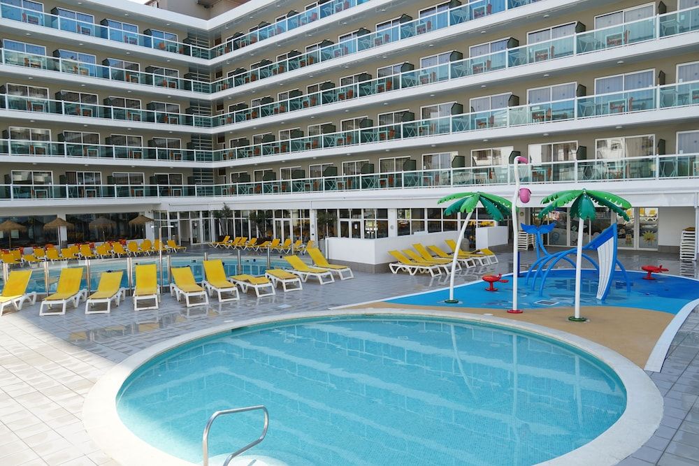 🏖️ Descanse em Hotel com piscinas localizado no centro da cidade | Salou
