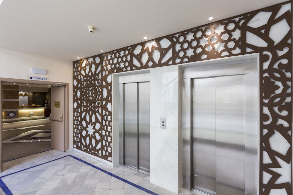 Hotel Macià Alfaros 2