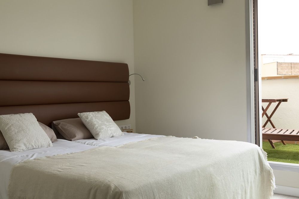 Naitly Ronda Sant Antoni Barcelona 3