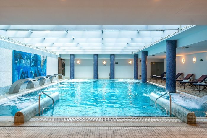 HOTEL costa brava¡UN BONITO ENTORNO DONDE RELAJARSE EN BARCELONA! 🌲♨️ Hotel 4★ con desayuno  + Acceso diario al SPA | La Garriga
