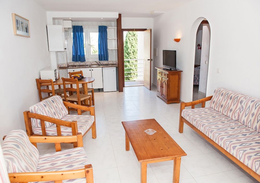 Apartamentos Sol Romántica by DOT Suites 3