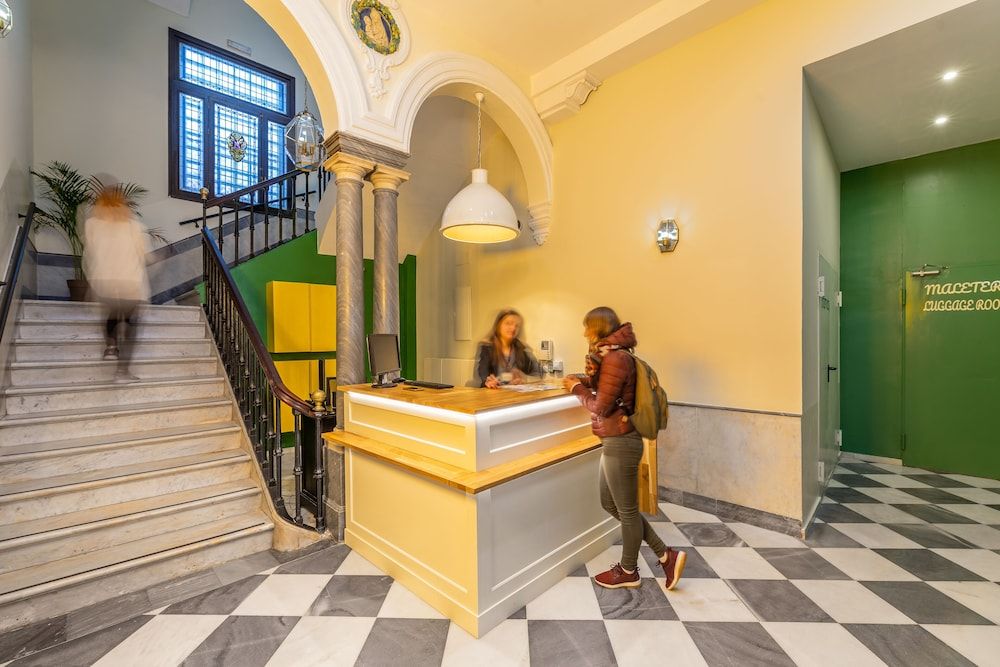 Oasis Backpackers' Palace Seville 2