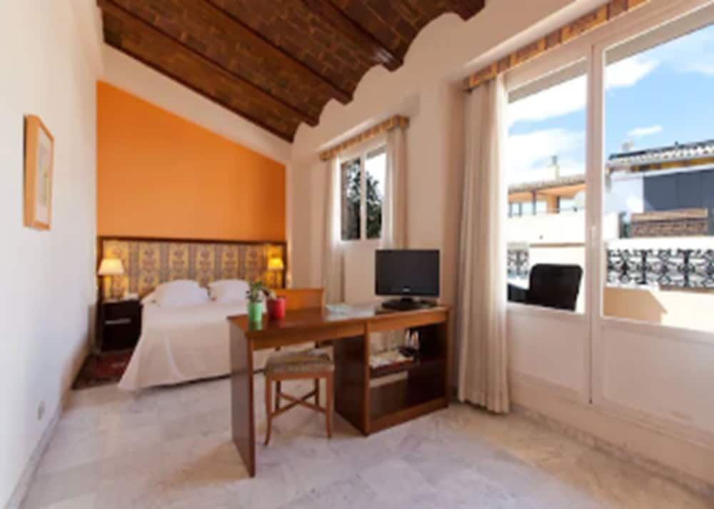 Ad Hoc Monumental Hotel 1