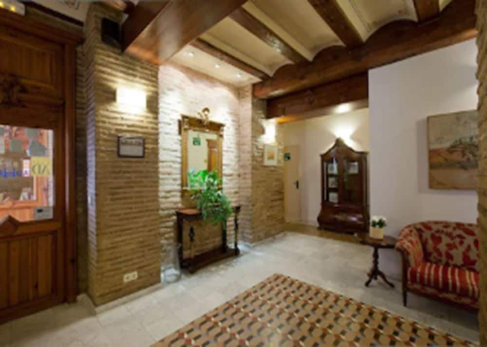 Ad Hoc Monumental Hotel 2