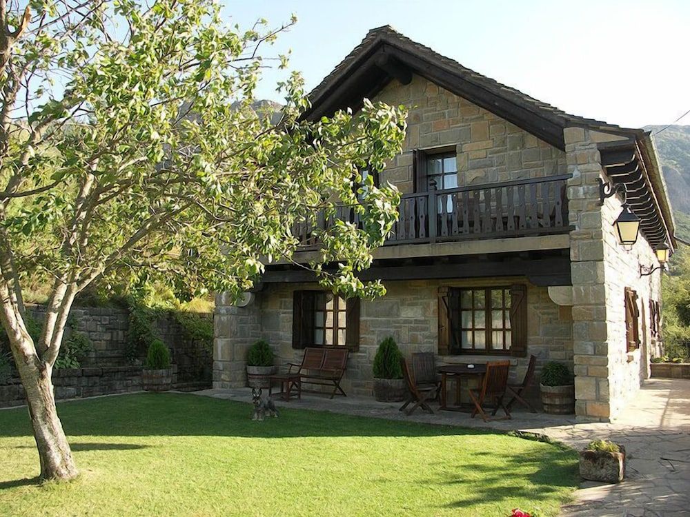 Hotel Rural El Mirador de los Pirineos 1