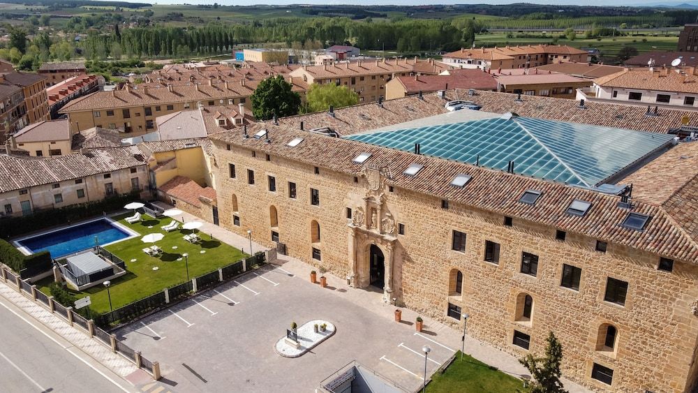⛲✨ ¡EL GRAN OASIS TERMAL DE CASTILLA Y LEÓN! 🌿 SPA termal + Desayuno buffet en Hotel 4⭐ histórico en Burgo de Osma | Soria