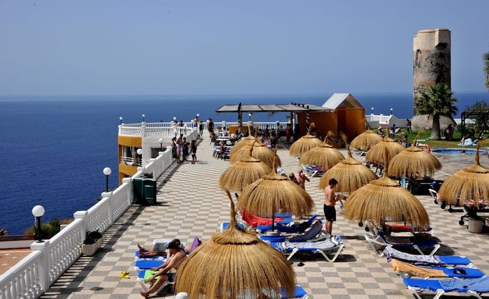 ☀️👨‍👩‍👧‍👦VERANO EN SALOBREÑA, ¡LA COSTA TROPICAL DE GRANADA!👀🌊 Hotel 3★ con desayuno y excelentes vistas al mar ideal para familias o amigos
