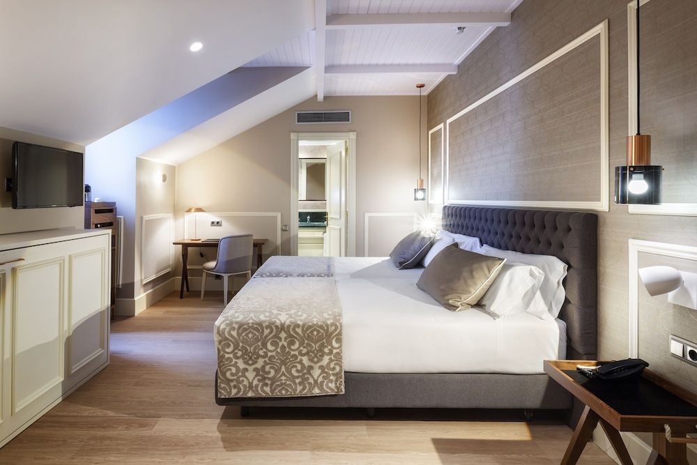 Catalonia Las Cortes Hotel 1