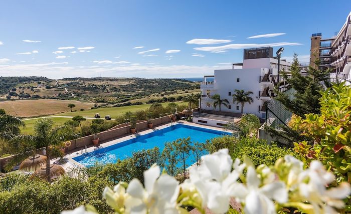 🐬¡TU AVENTURA ANIMAL EN MÁLAGA!🦁  Elige entre Selwo Marina o Aventura y alójate en un Hotel 4⭐ 🚗A 20 min de los parques | Estepona