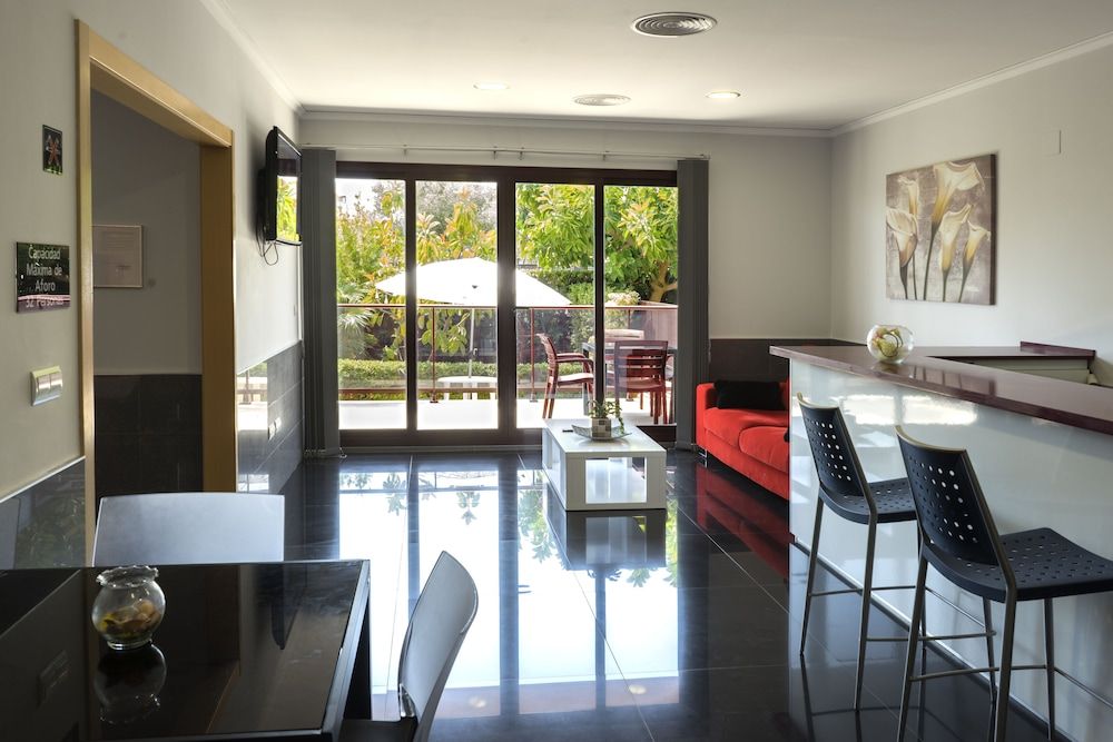 Aparthotel El Faro 3