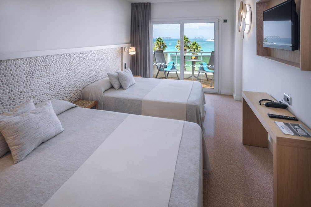 Caprici Beach Hotel & Spa 3