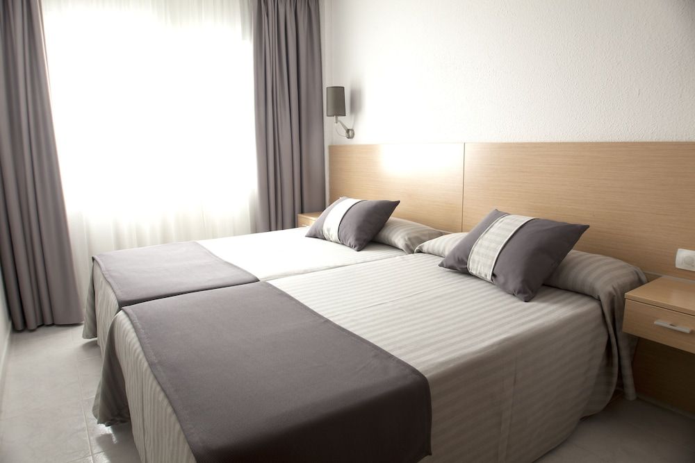 Aparthotel Acuazul 3